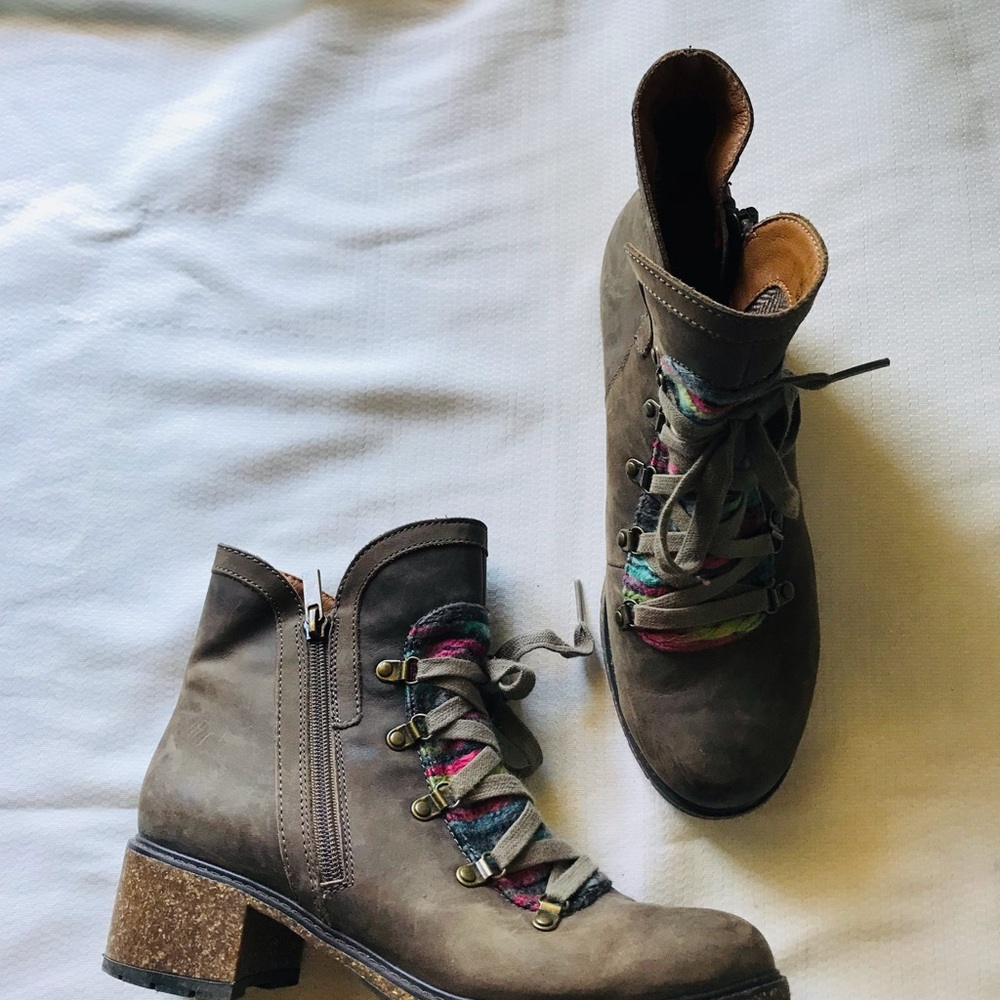 AETREX JOLEEN WOMEN'S Boots - Picture 7 of 16